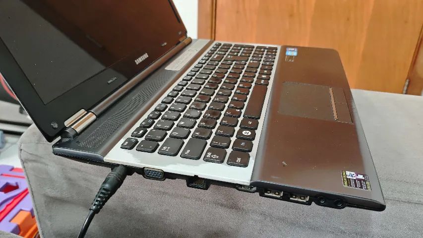 Notebook Usado Samsung RF511 Intel Core i5, 8GB RAM, 689HD/SSD, Placa de Video Nvidia 1Gb - Foto 3