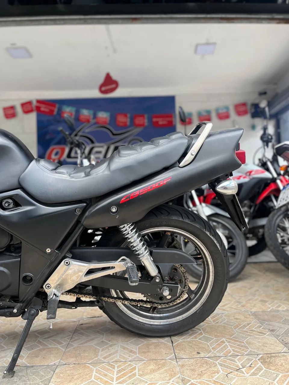 CB 500F ano 2001 em dia