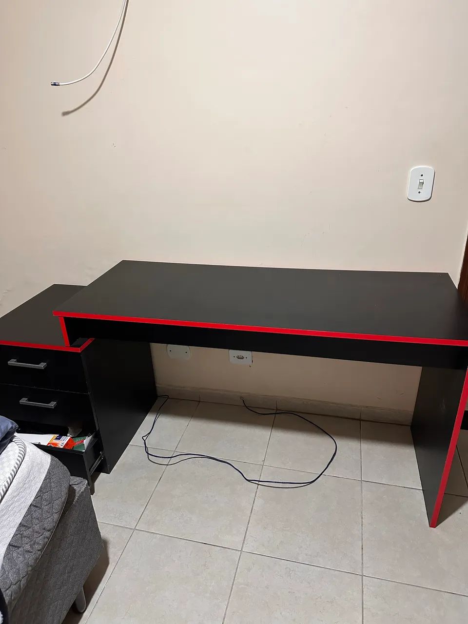 Vende se escrivaninha 