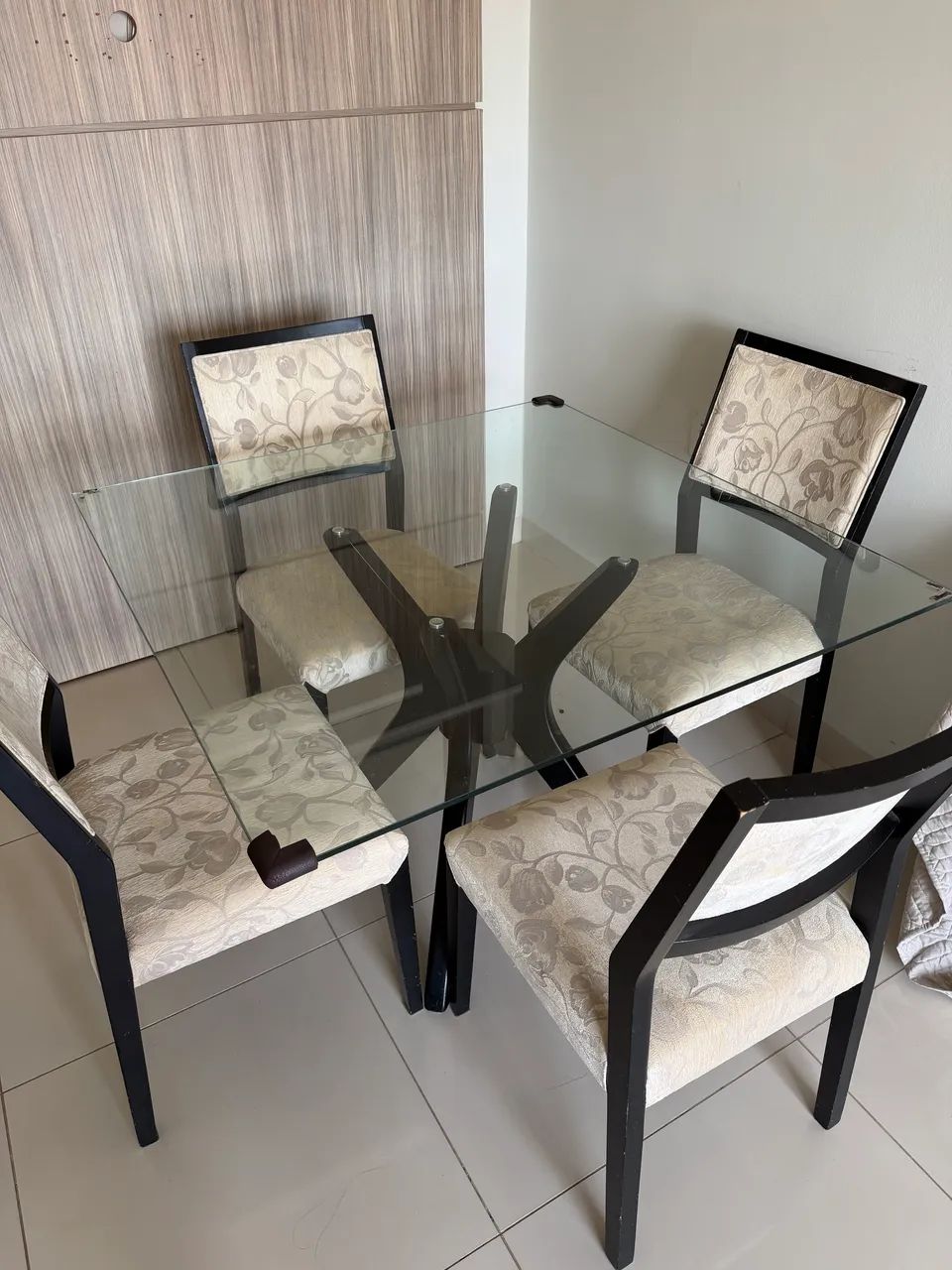 Mesa com 4 cadeiras  - Foto 2