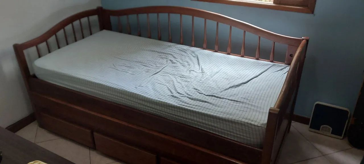 Vendo Cama Solteiro de Madeira Maciça - Foto 2