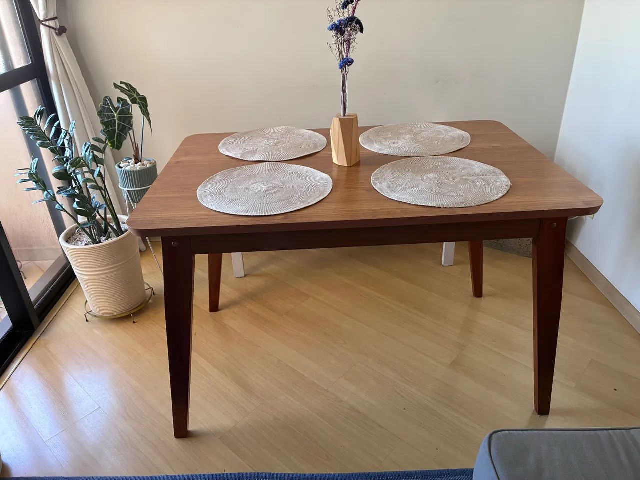 Mesa de Jantar, ou, escritório