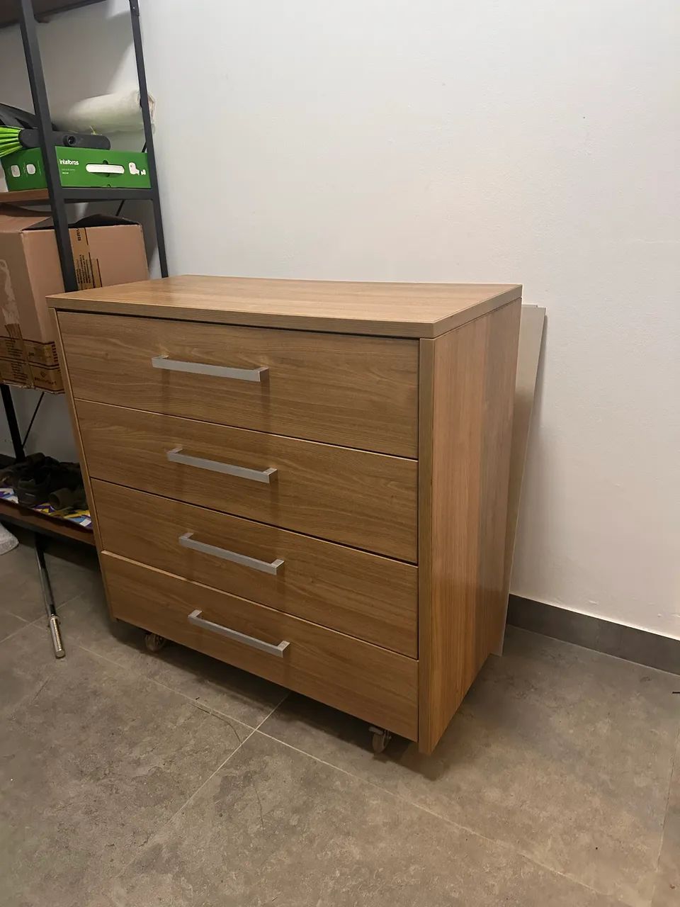 Cômoda Gaveteiro 4 Gavetas com Rodízios - 95 cm - Foto 2