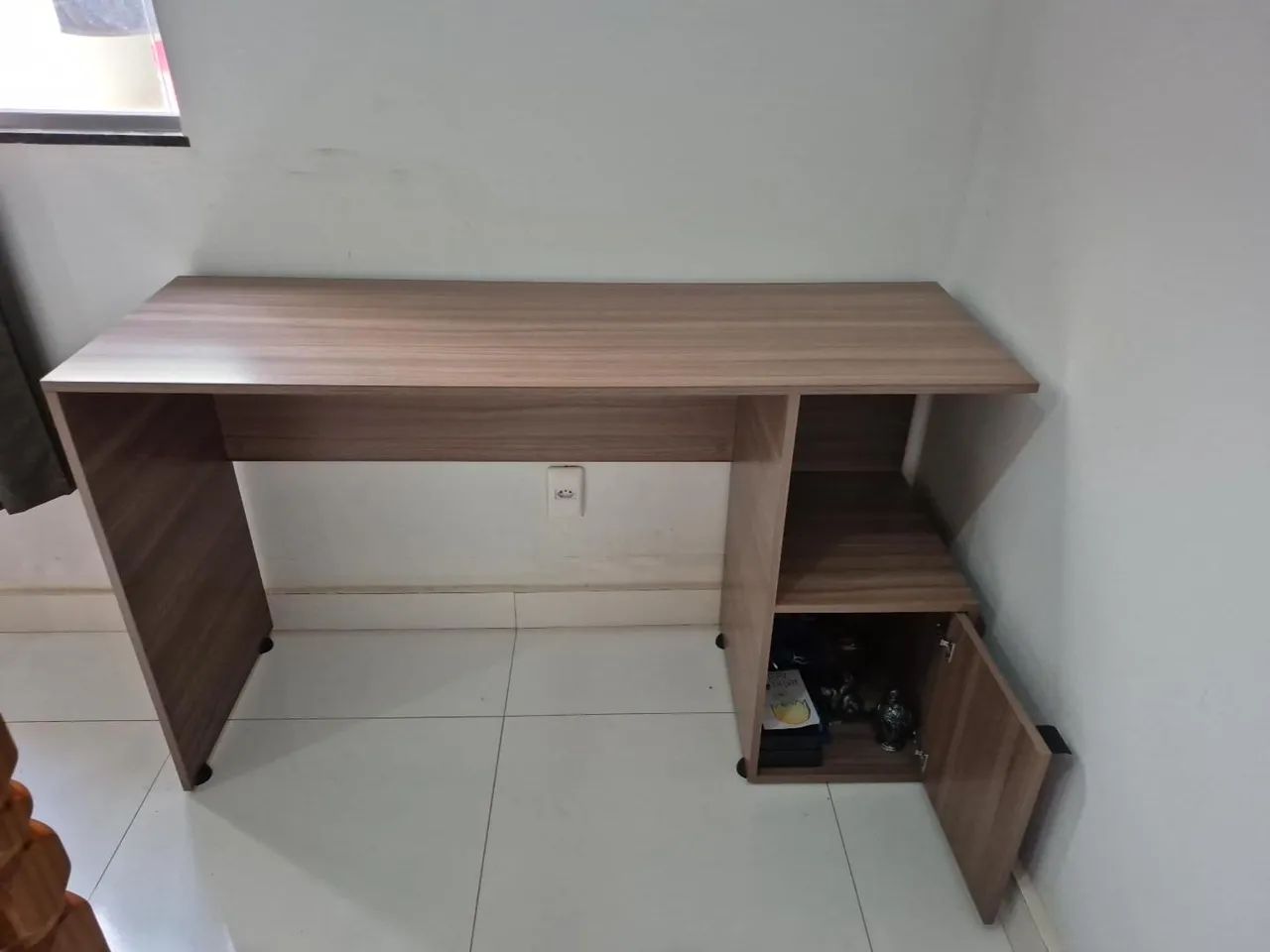 Mesa escrivaninha 1,35 x 44,5 (bem conservada) - Foto 2