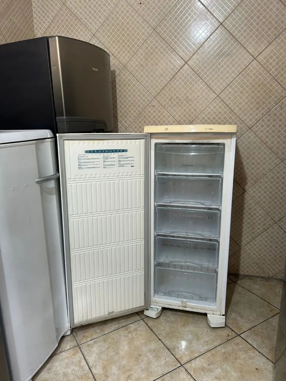 Freezer Eletrolux 200 litros degelo - Foto 2