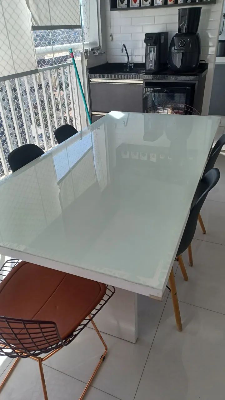 Mesa de Vidro + 4 Cadeiras 