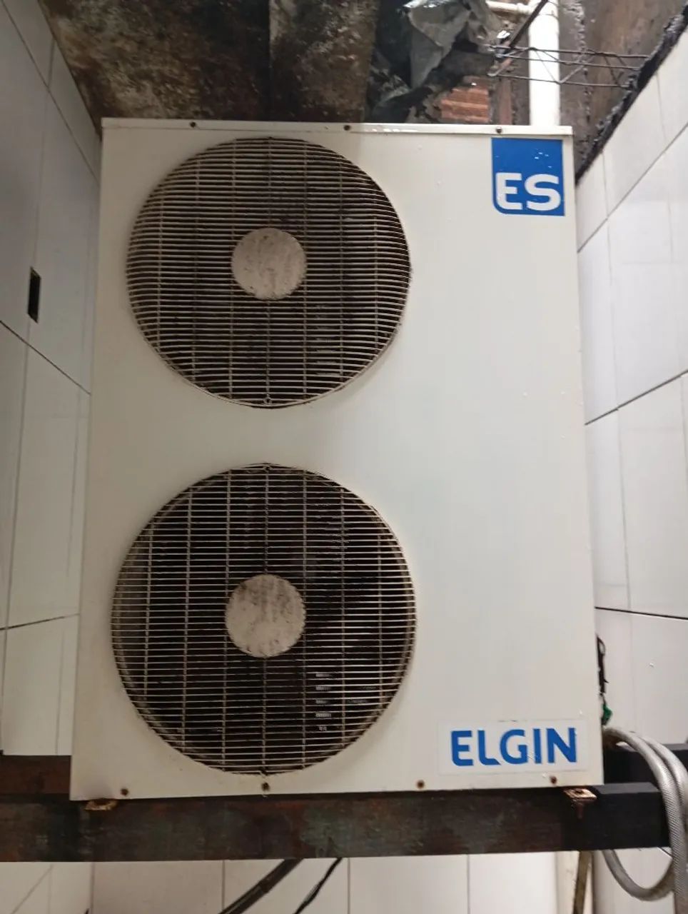 Vendo uma produtora de picolé 10 forma de 28 furos funcionado pronta pra trabalhar 13,000  - Foto 6