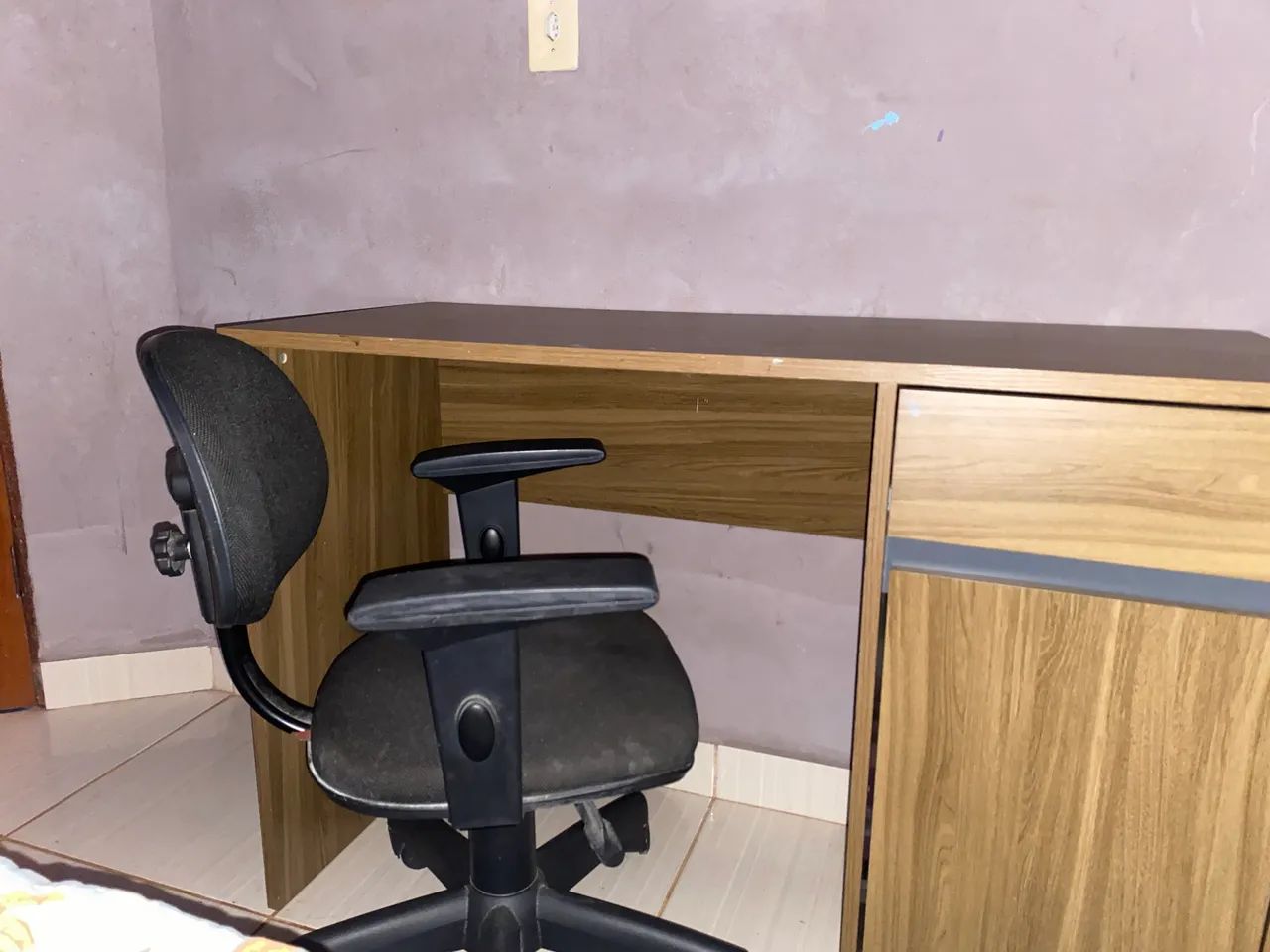 Mesa em MDF com cadeira  - Foto 2