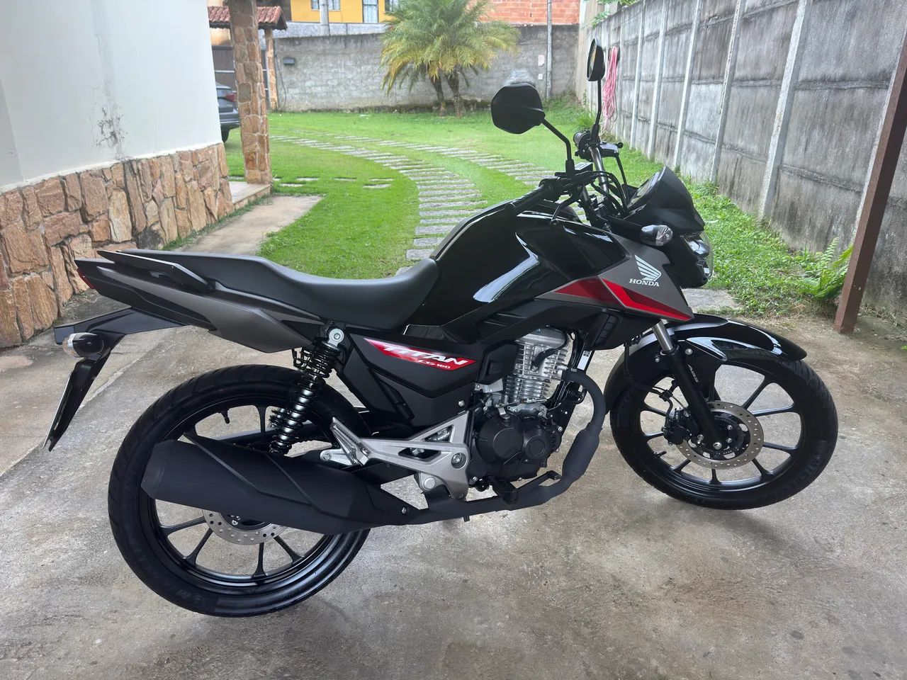 Moto nova, sem detalhes.
