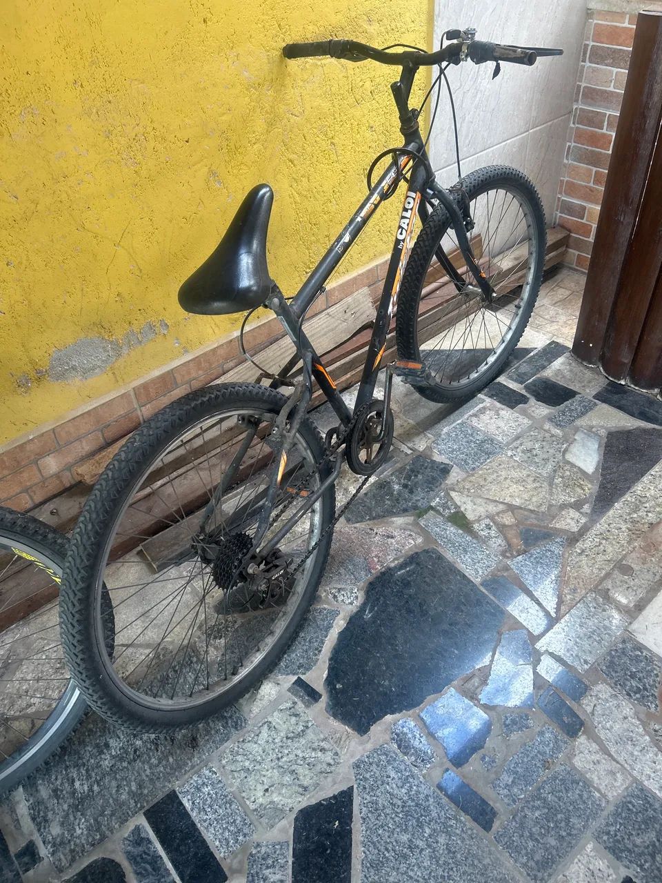 Bicicleta Caloi aro 26 6 marchas - Foto 2