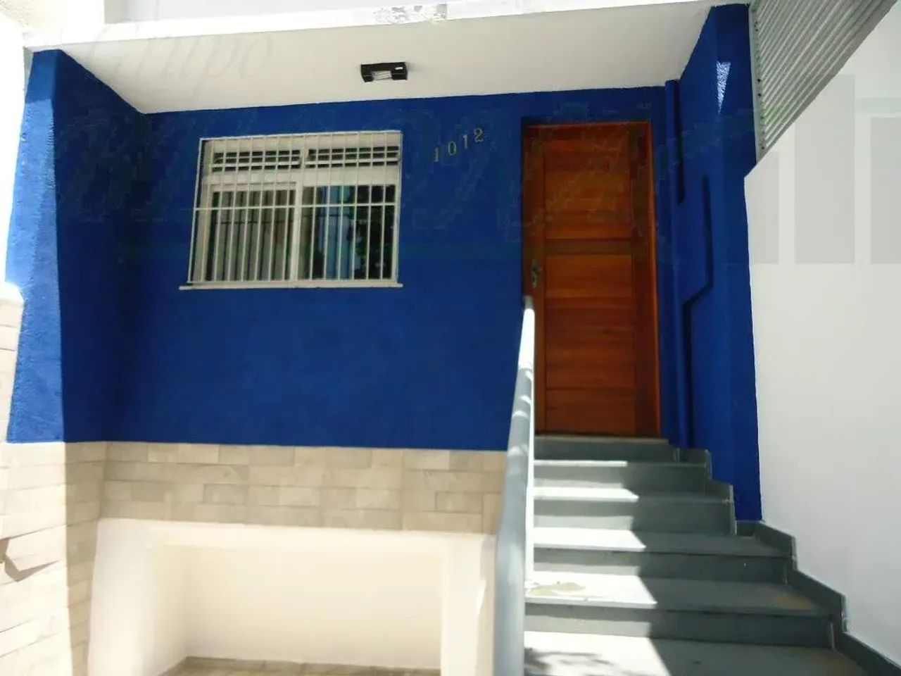 Casa de 80 m² com 2 Dorm. em Avenida !!!! - Cód.: 1525 -