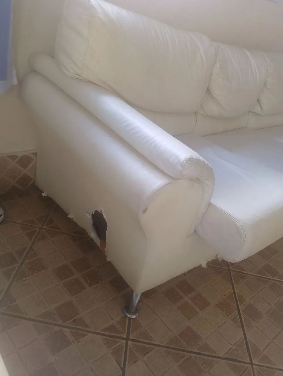 Sofá de couro branco 2 e 3 lugares - Foto 4