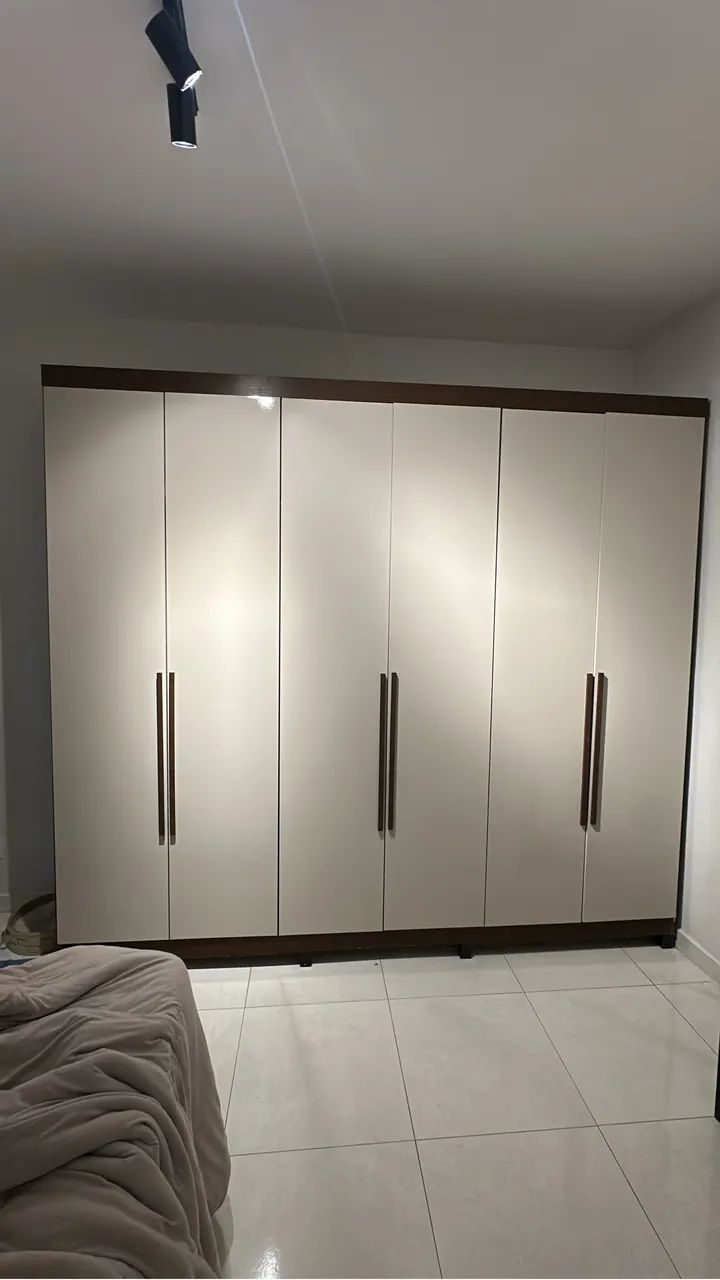 Guarda roupa 6 portas