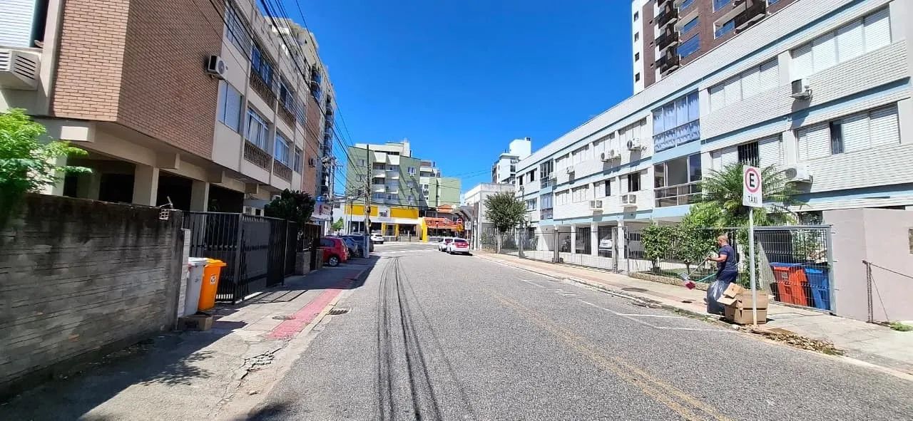 Casa Comercial com 5 vagas para Alugar no bairro Coqueiros, em Florianópolis/SC. - Foto 4