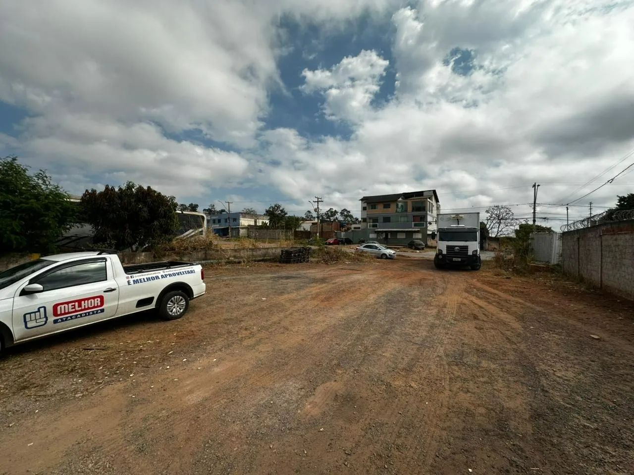 ALUGA-SE TERRENO COM GALÃO E ESCRITORIO - PLACA DAS MERCEDES - RIACHO FUNDO - DF - Foto 2