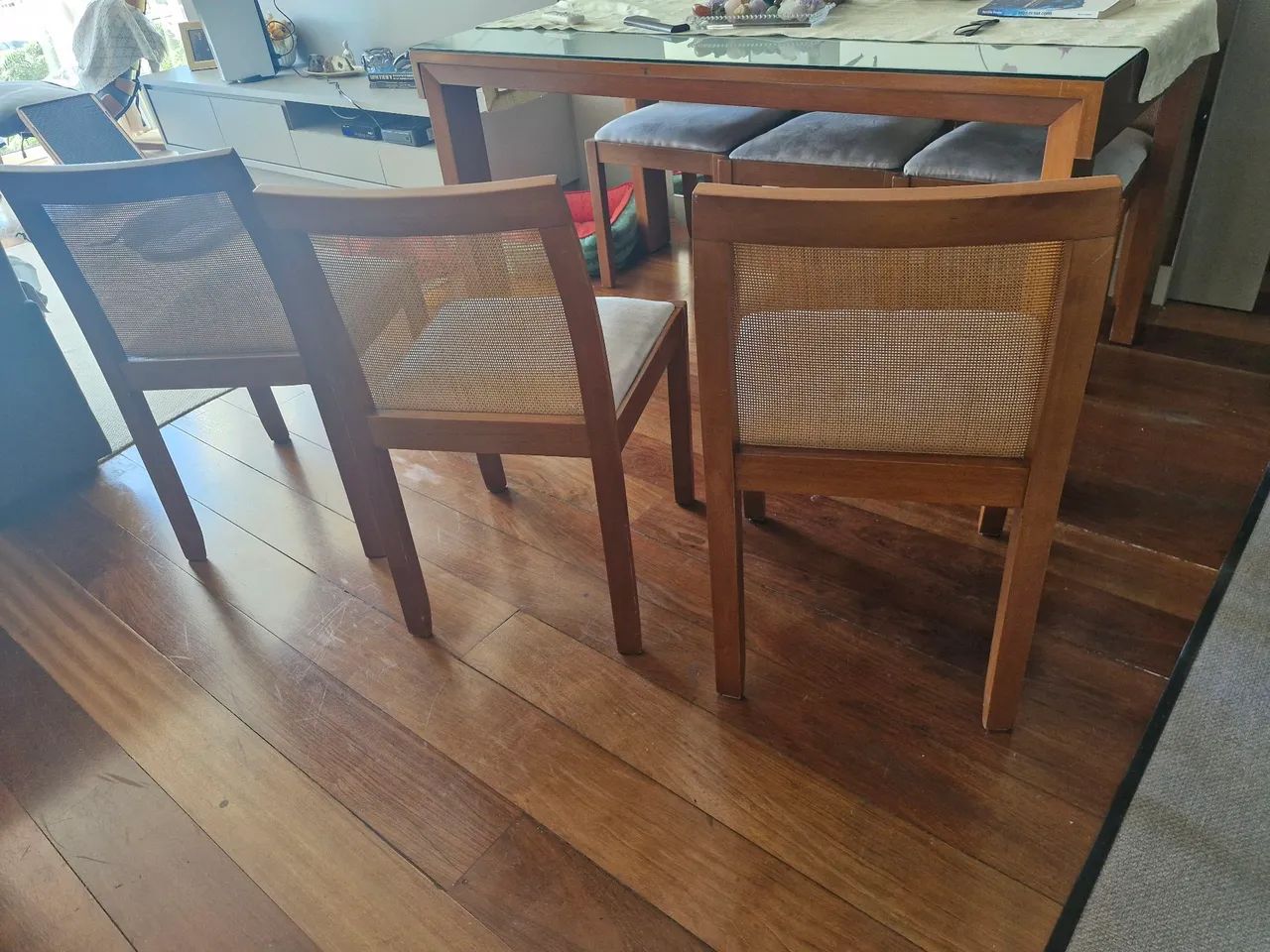 Cadeira com encosto de tela.  - Foto 3