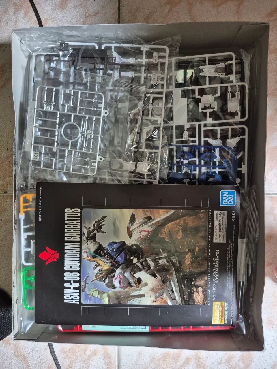 Model Kit Gundam Barbatos MG - Foto 2