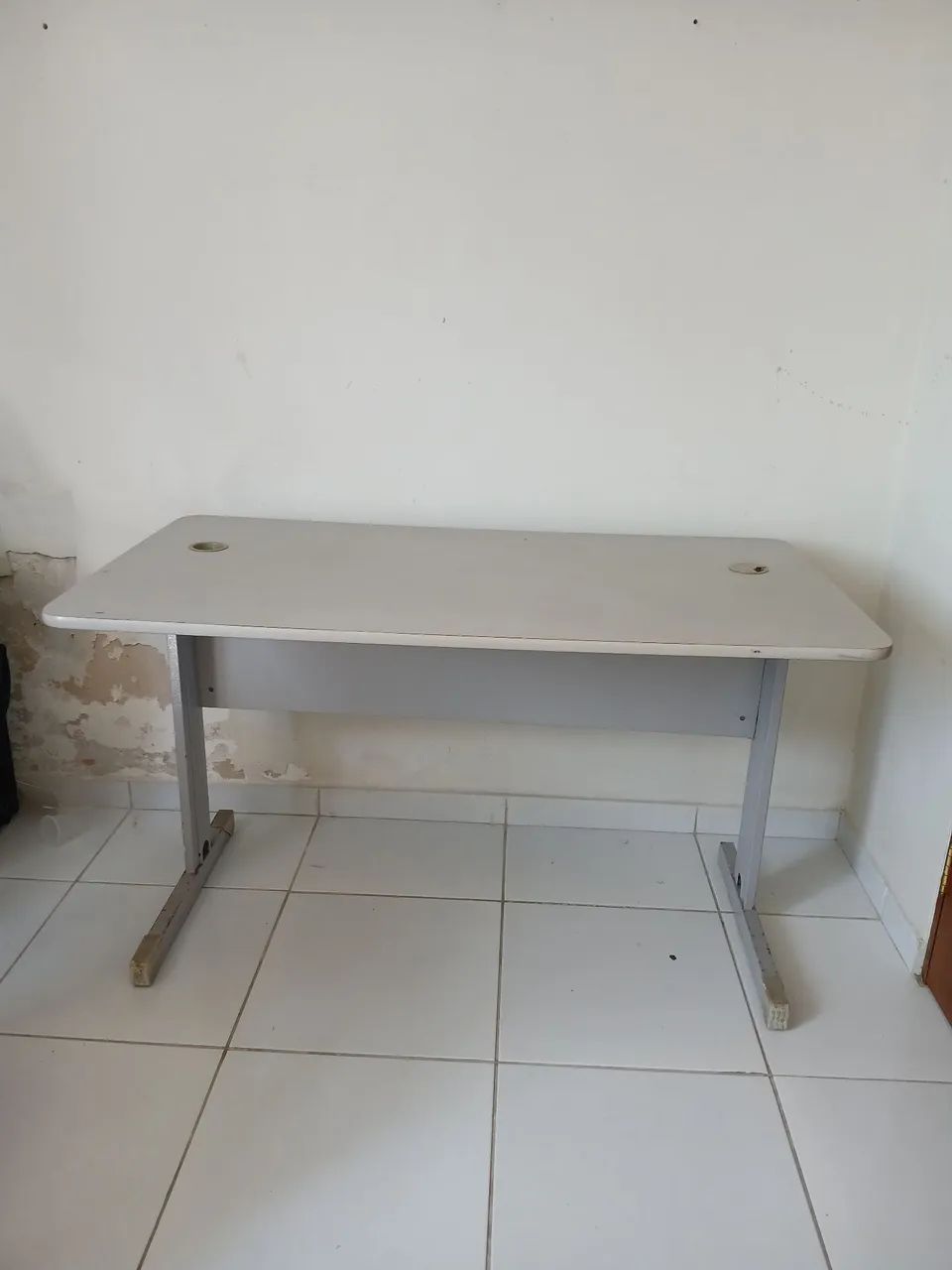 Vendo mesa para escritório sem gavetas usada - Foto 4