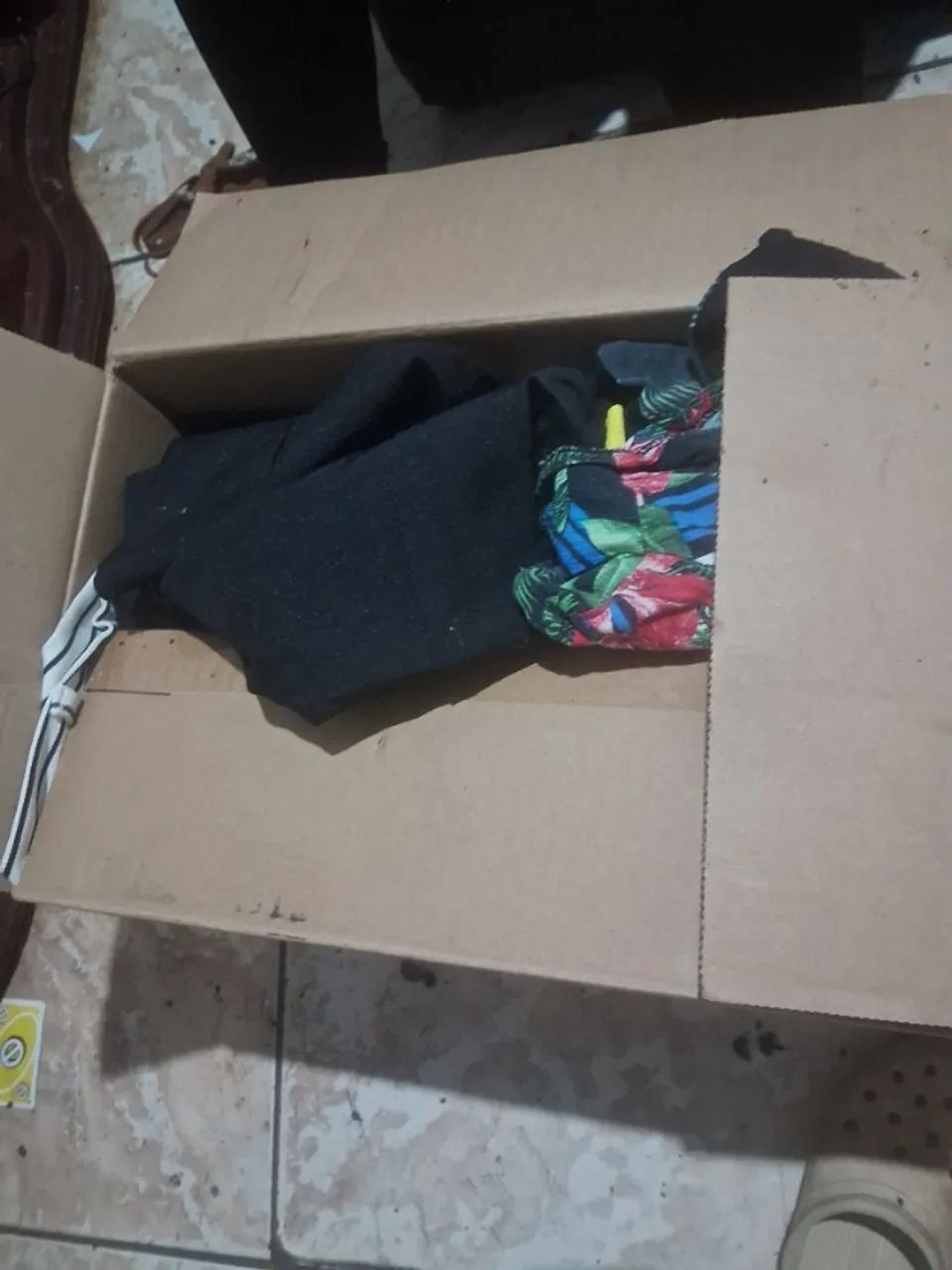 Vendo 3 cx roupas pra baza ou troco 