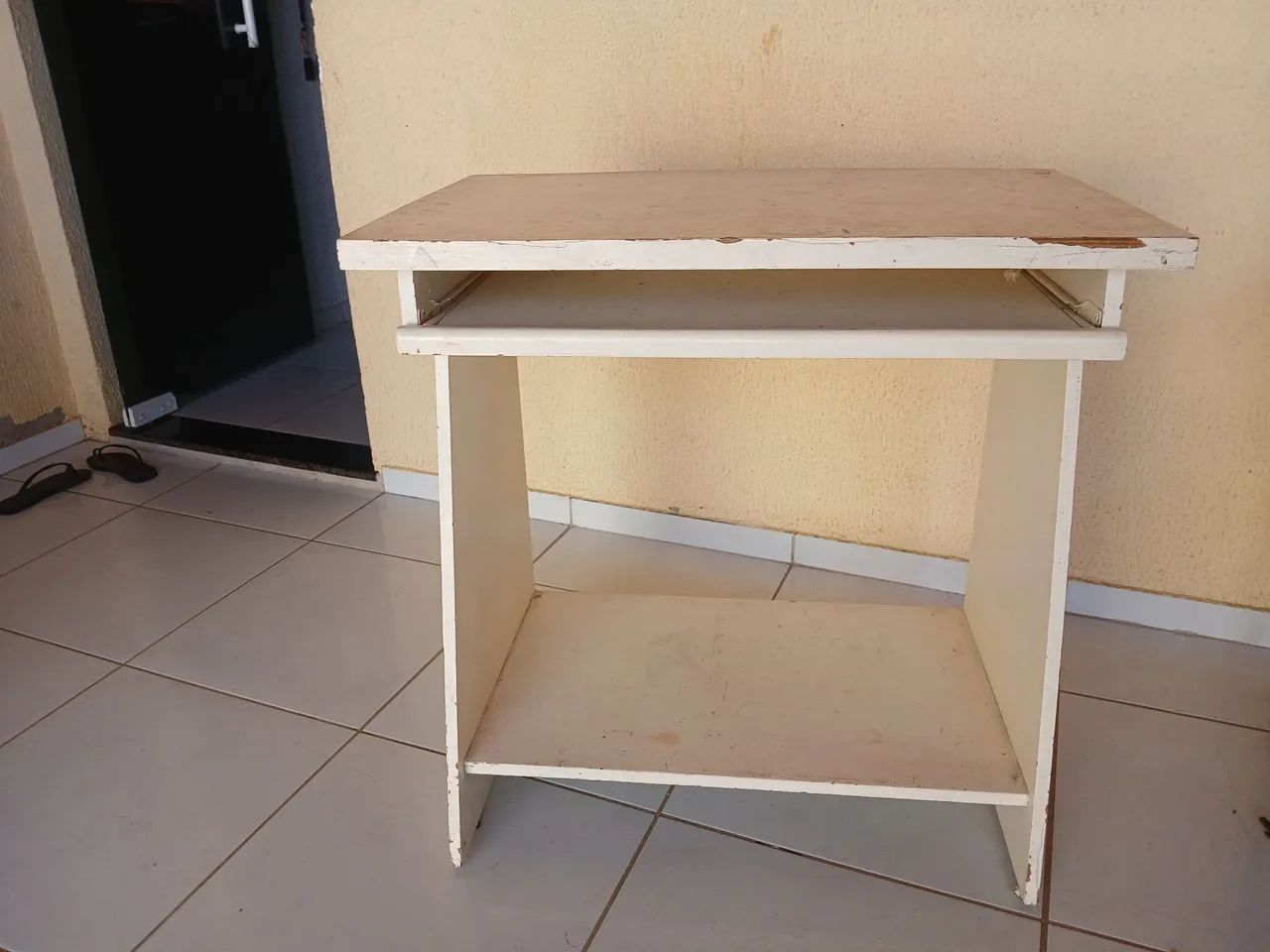ESCRIVANINHA SEMI NOVA 