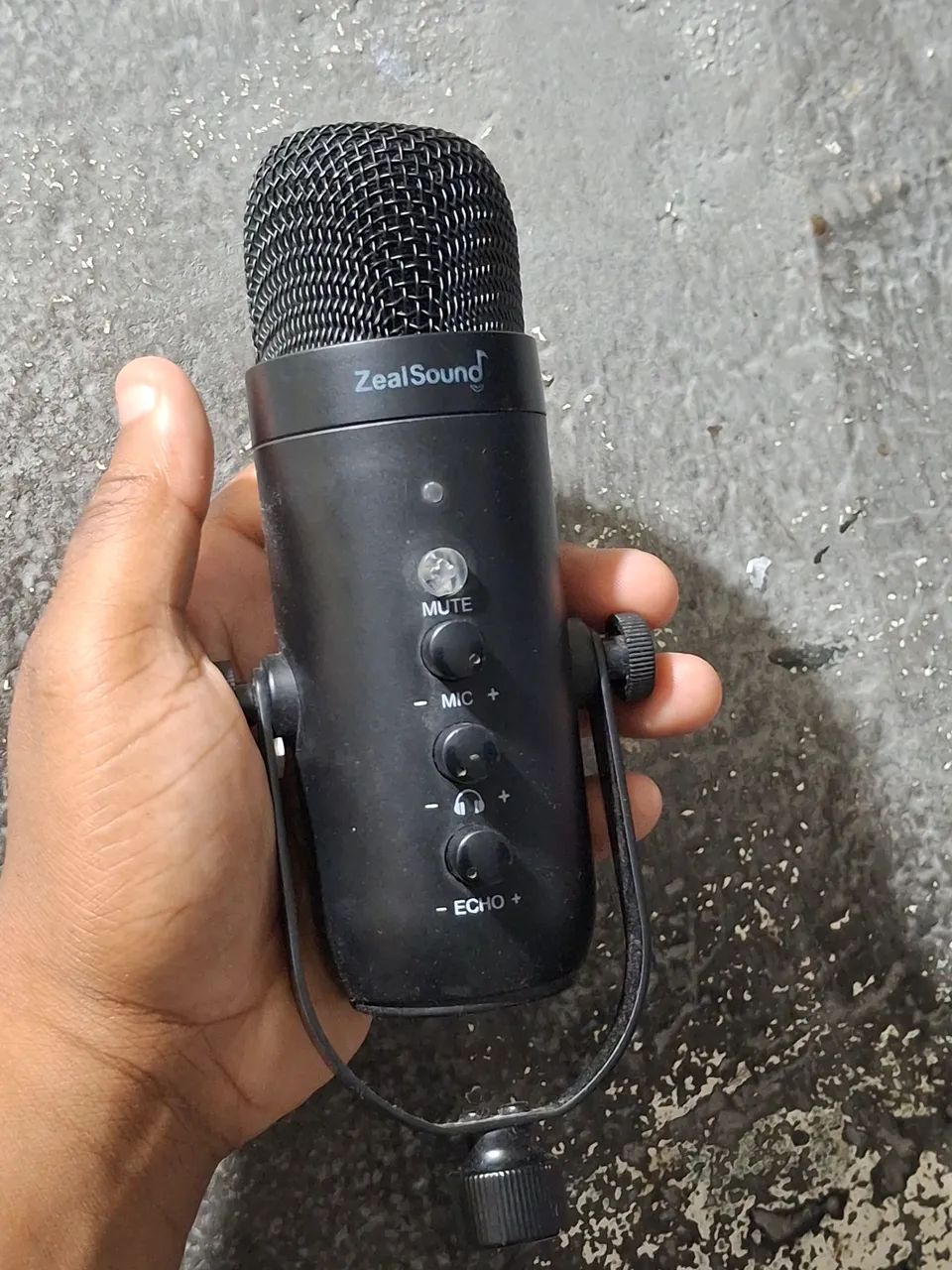 Microfone Condesador Usado para Podcast 