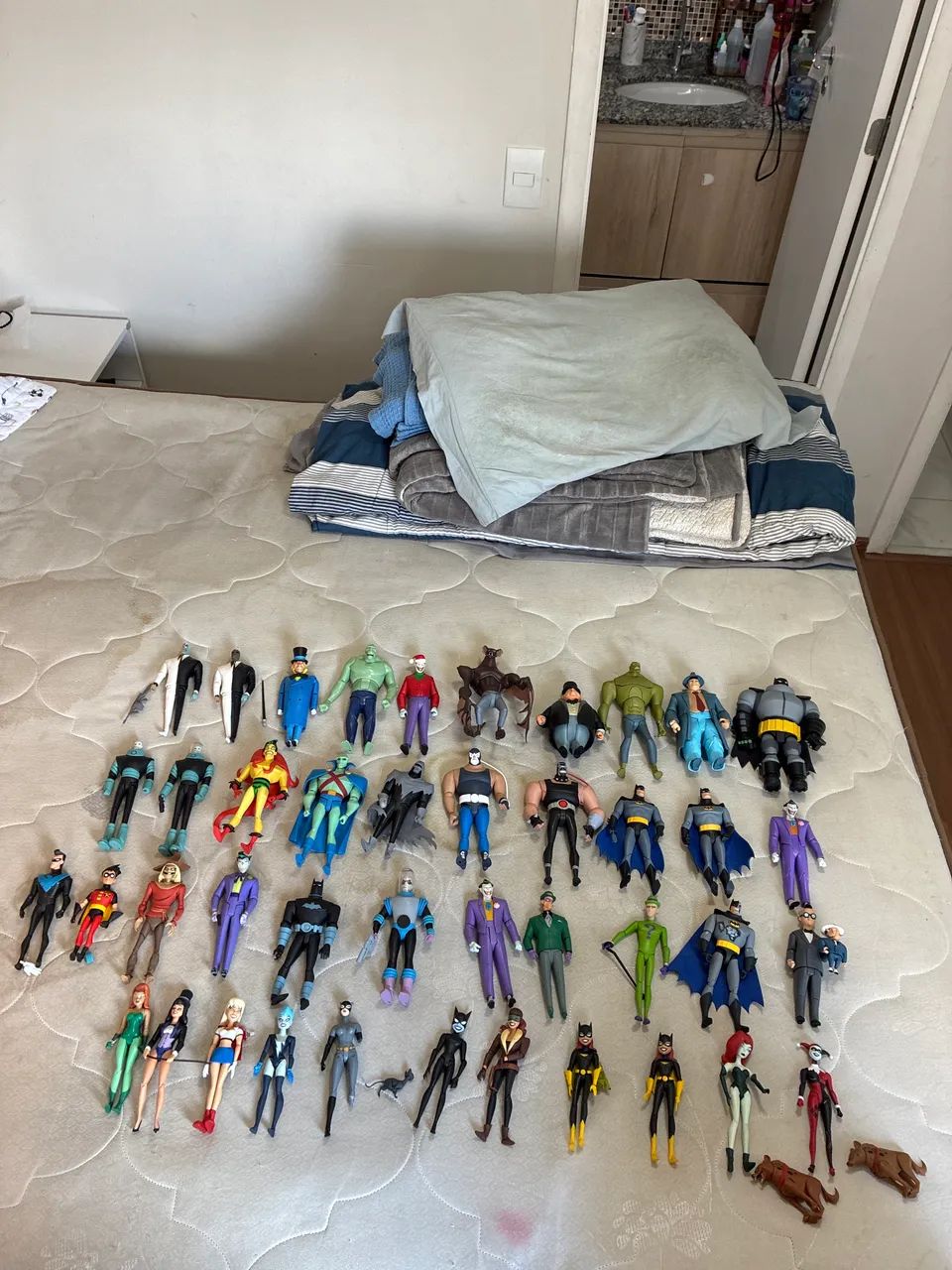 Lote 42 bonecos batman animated dc collectibles robin