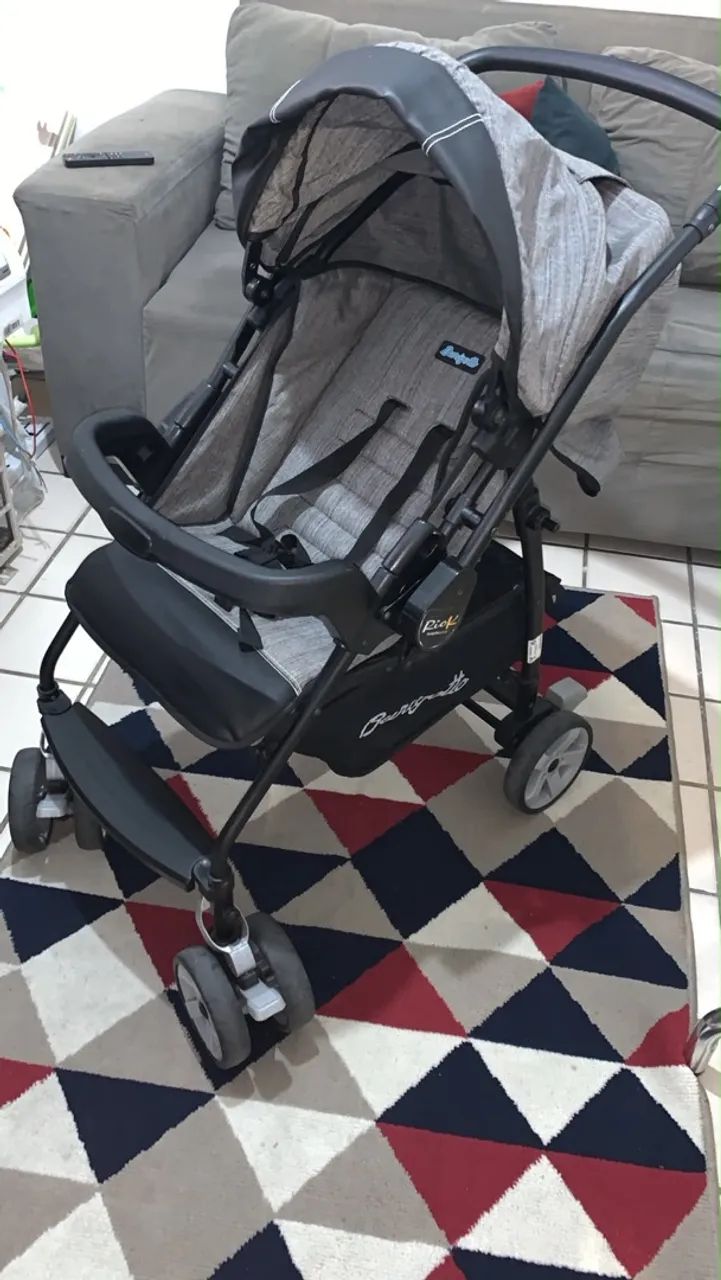 Carrinho de bebê perfeitamente conservado em ótimo estado 