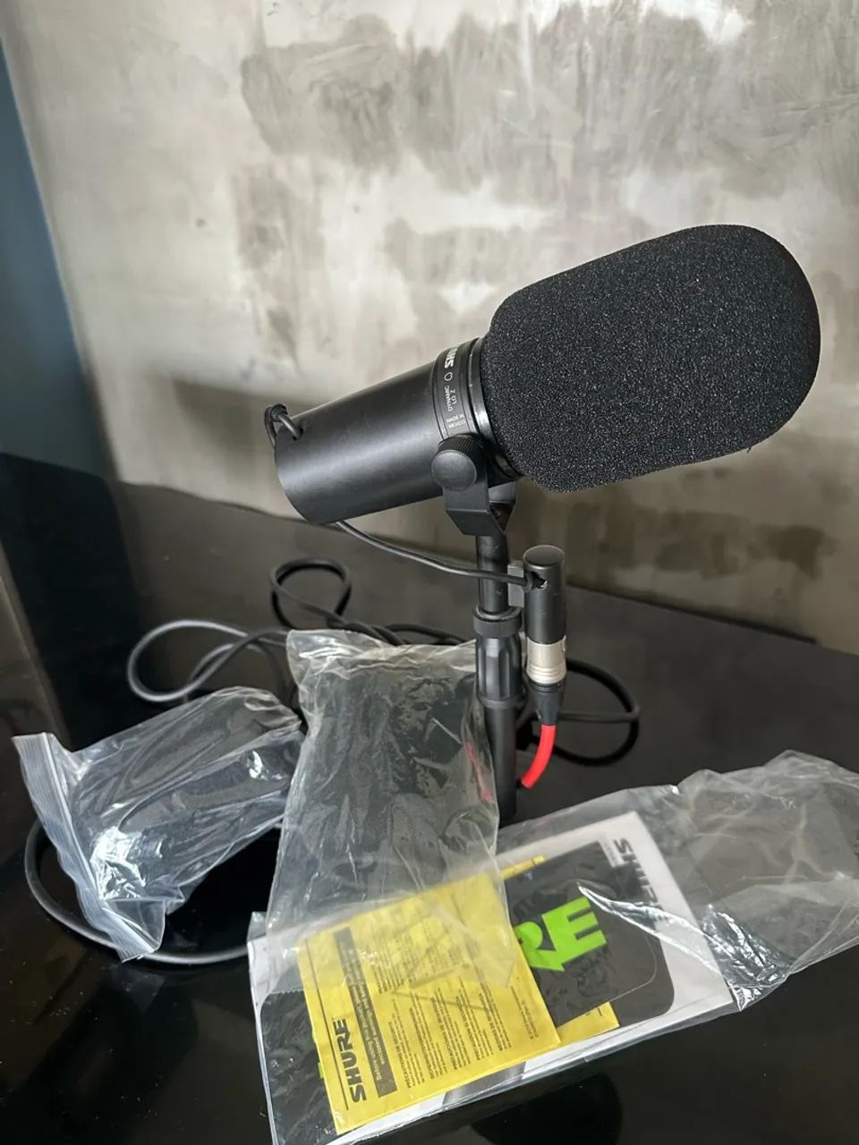 Shure Sm7b Microfone Dinâmico + Base + Cabo + Espuma - Foto 2
