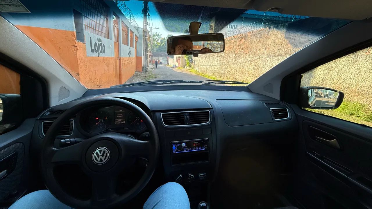 Volkswagen Fox 1.0 MI Total Flex 8V 5P 2011 - Foto 2