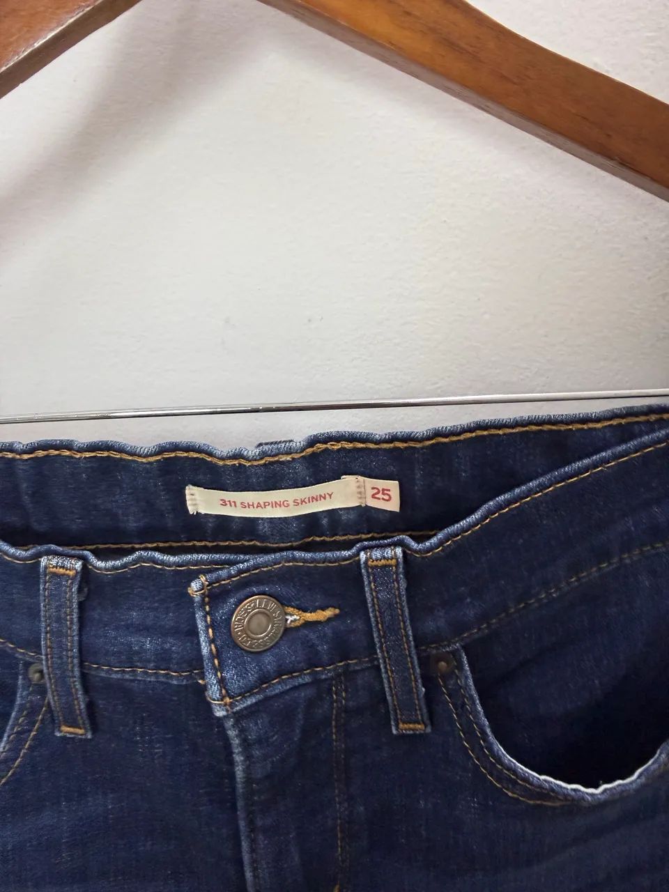 Calça feminina skinny Levis - Foto 2