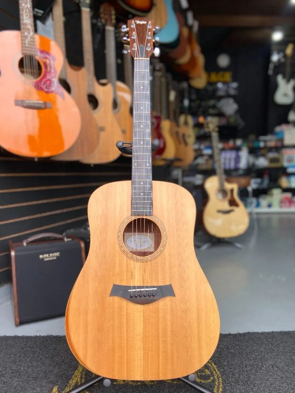 Violão Taylor Academy 10e elétrico c/capa zerado