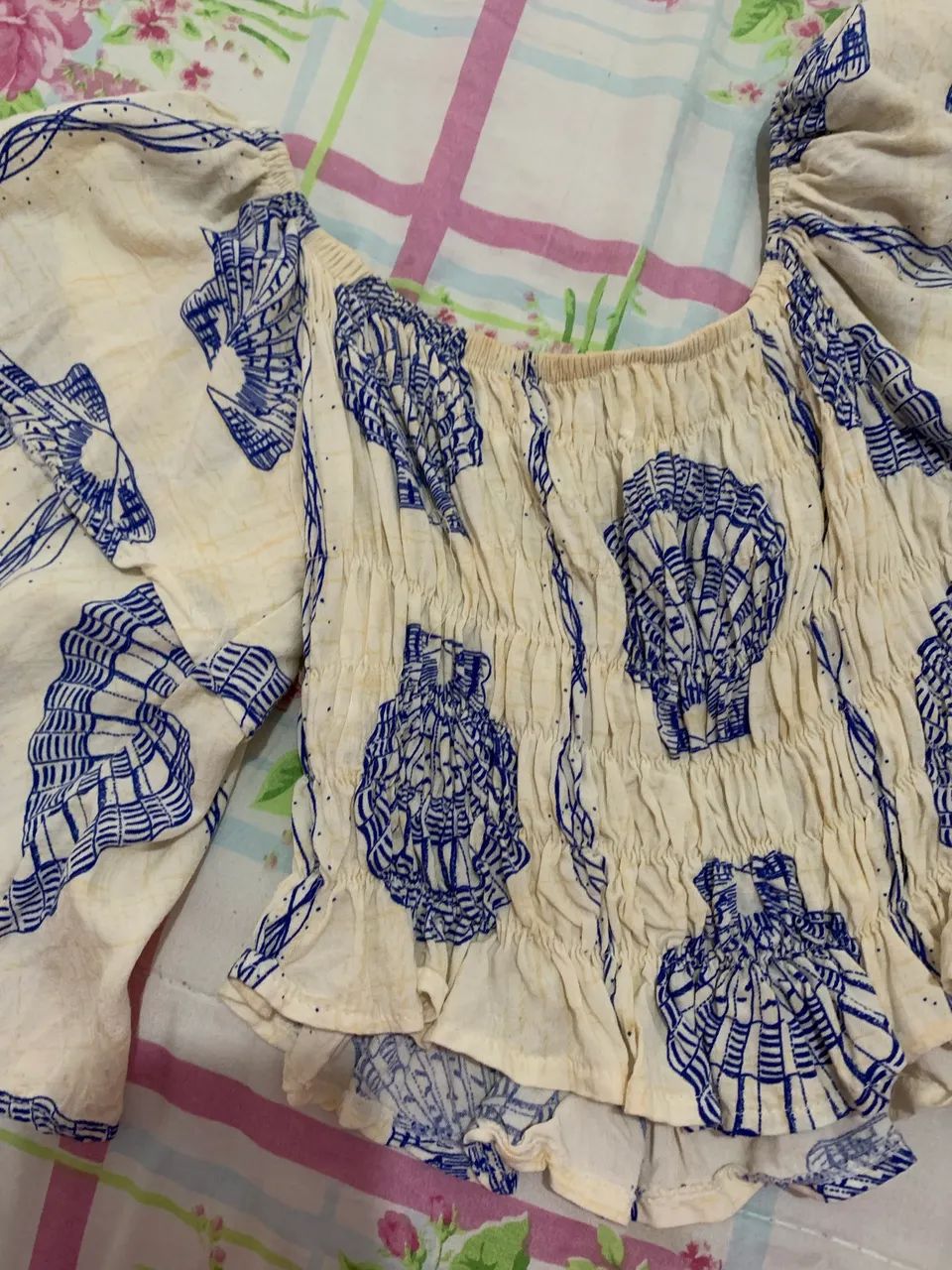 Blusas estampadas ombro a ombro - Foto 3