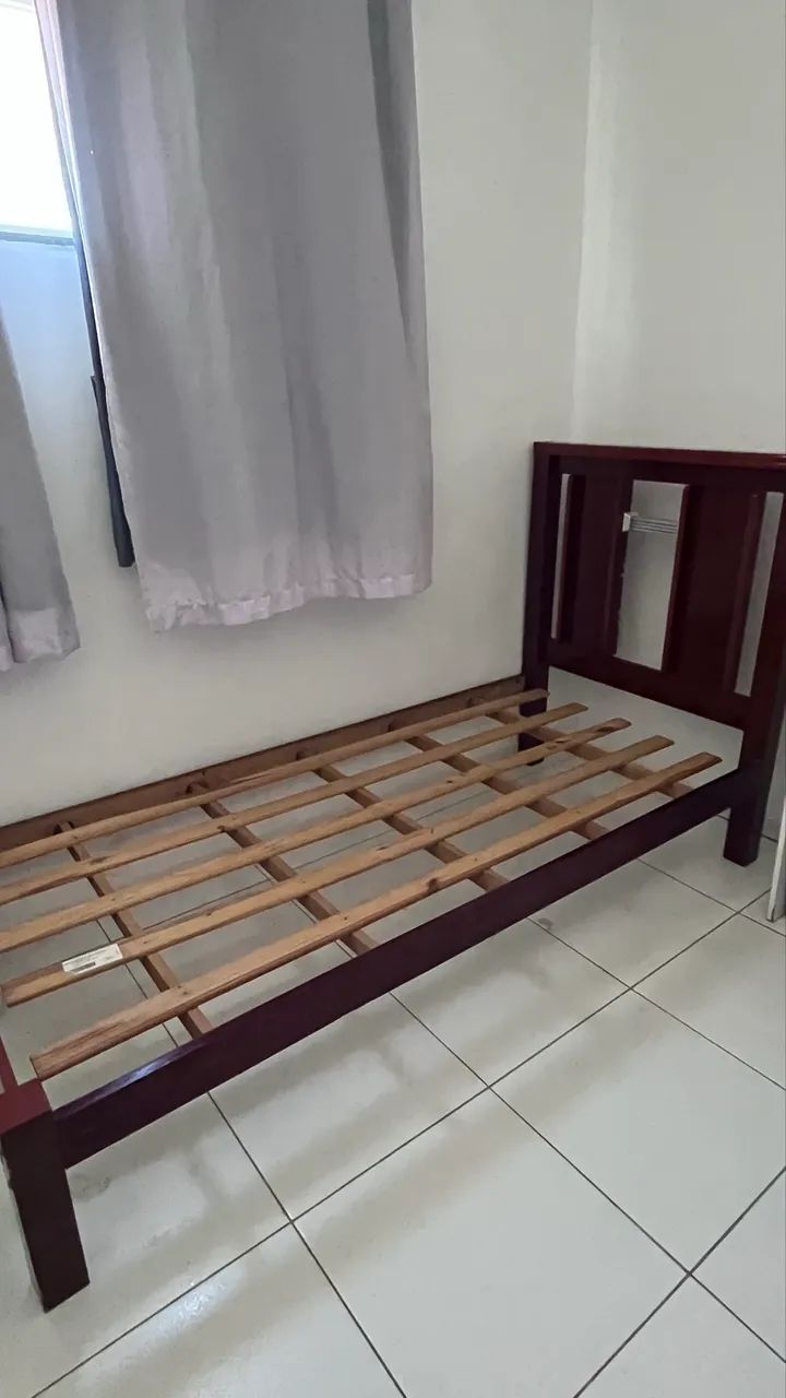 Vende-se cama de solteiro 