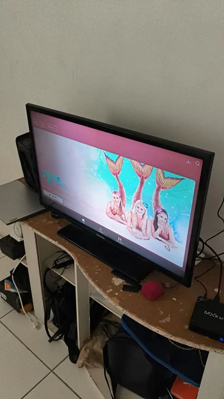 Vende-se Televisão semi nova