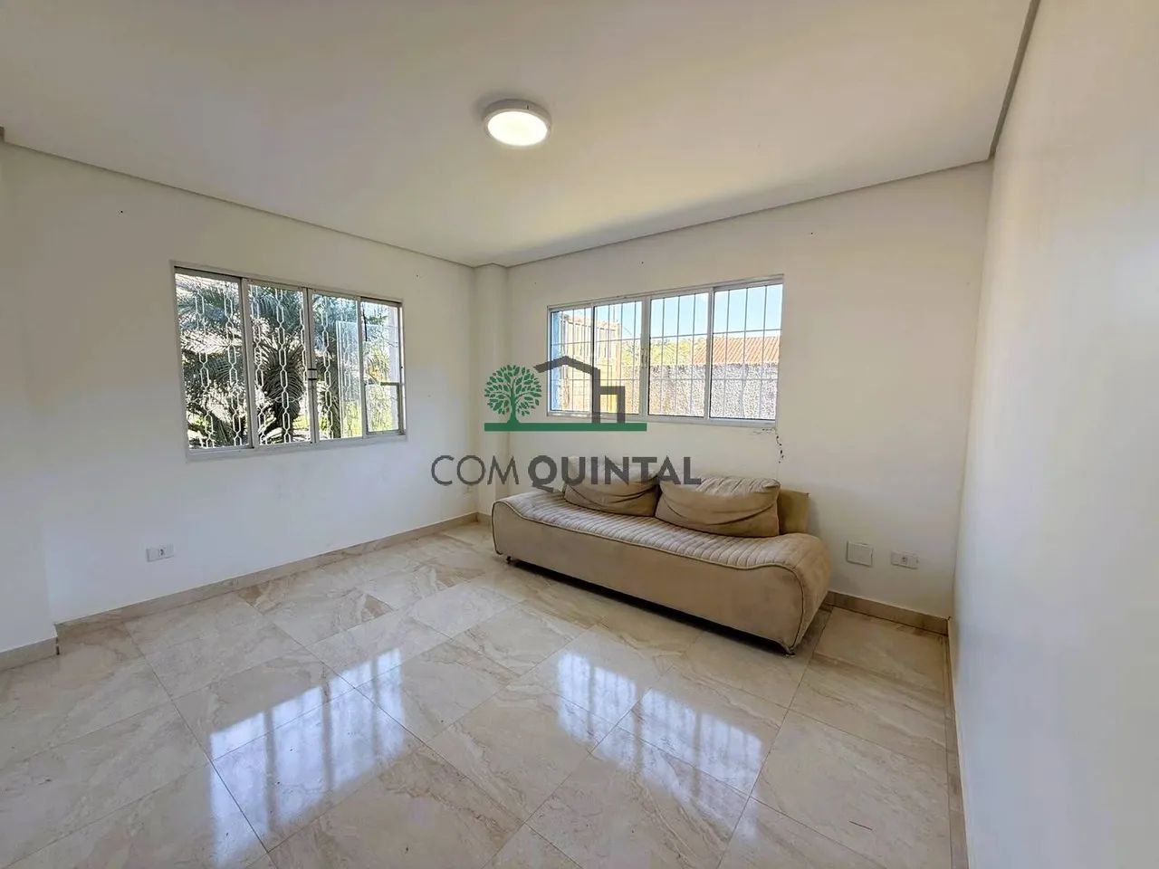Sobrado com 3 suítes, escritório, piscina e edícula com churrasqueira! - Foto 2