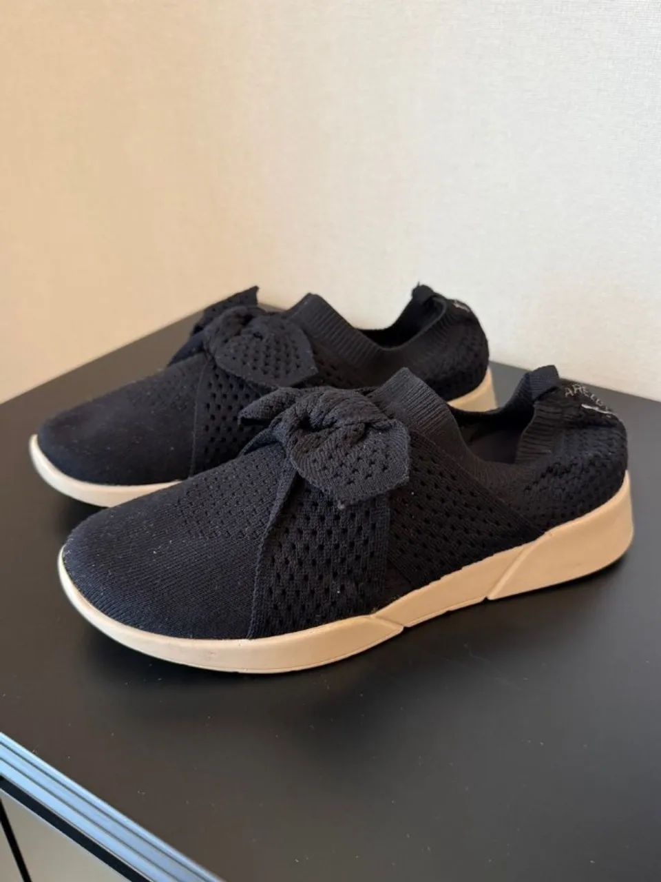 tênis arezzo preto com laço