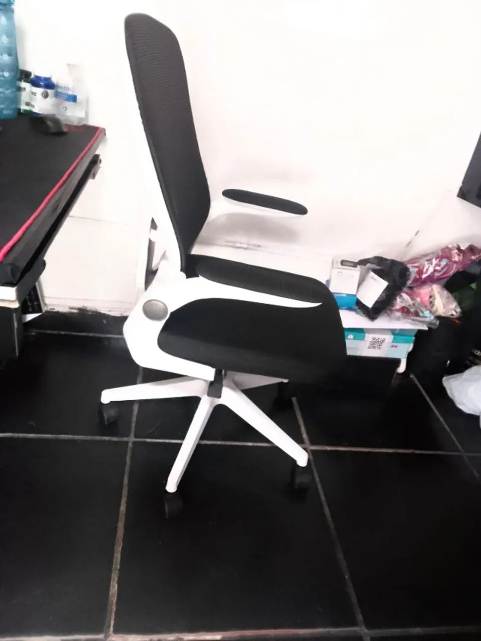 Cadeira de Escritório com Base Giratória e Regulagem de Altura - Foto 4