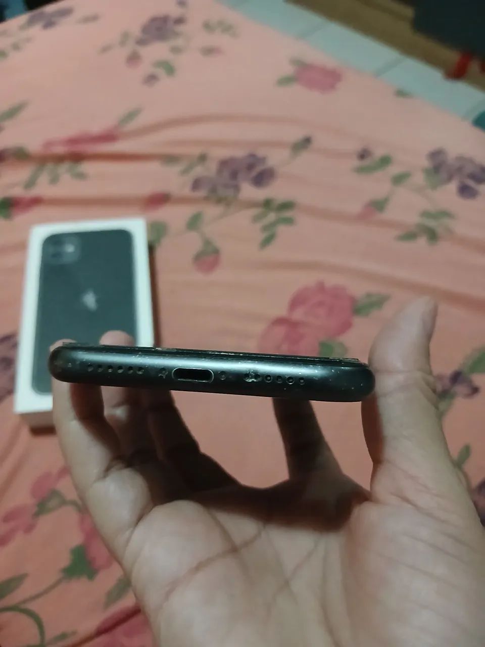 IPhone 11 ( tela trincada), pegando normalmente, valor 500 - Foto 3