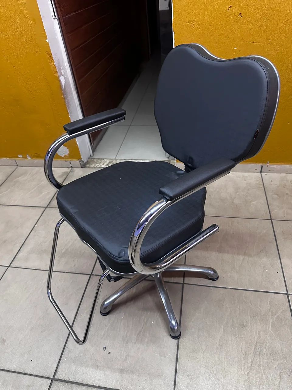 Cadeira para Salão ou barbeiro.  - Foto 2