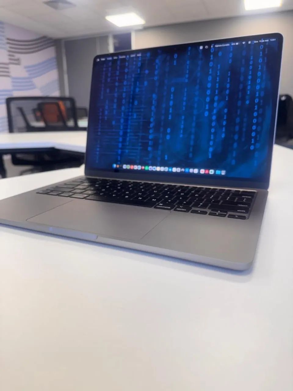 Apple MacBook Air 13,6