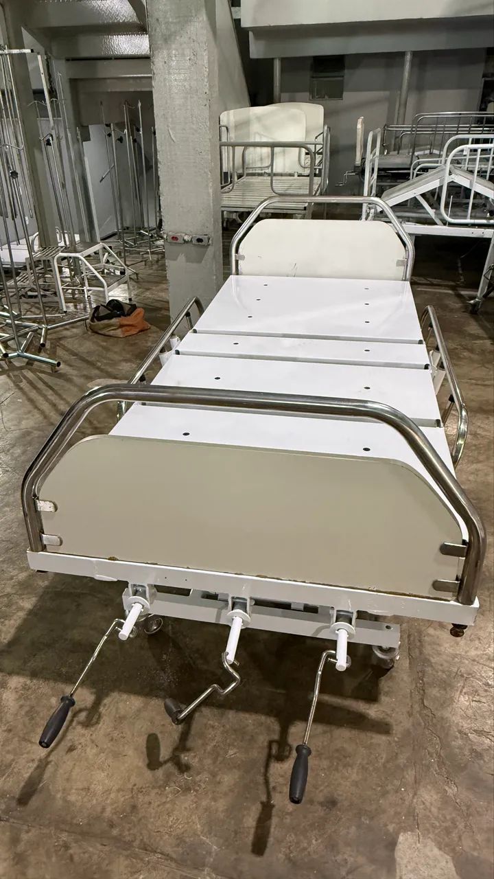 Cama hospitalar manual com elevação de altura  - Foto 4