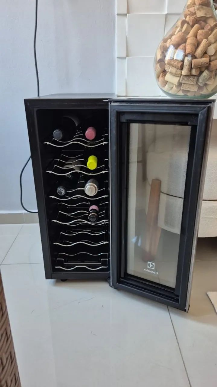 Adega Electrolux 12 Garrafas com Led - Foto 2