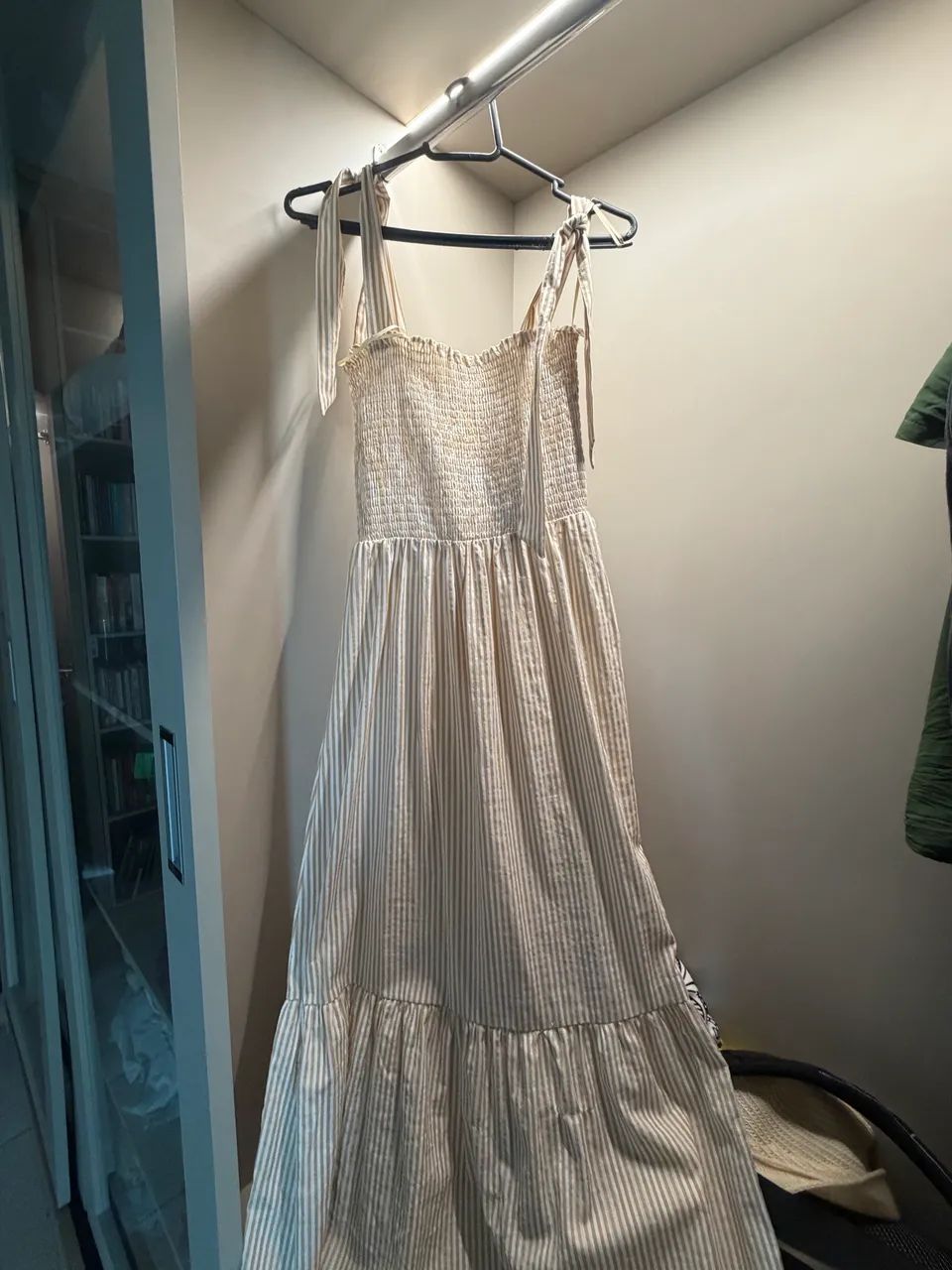 Vendo dois vestidos, nunca foram usados. - Foto 3