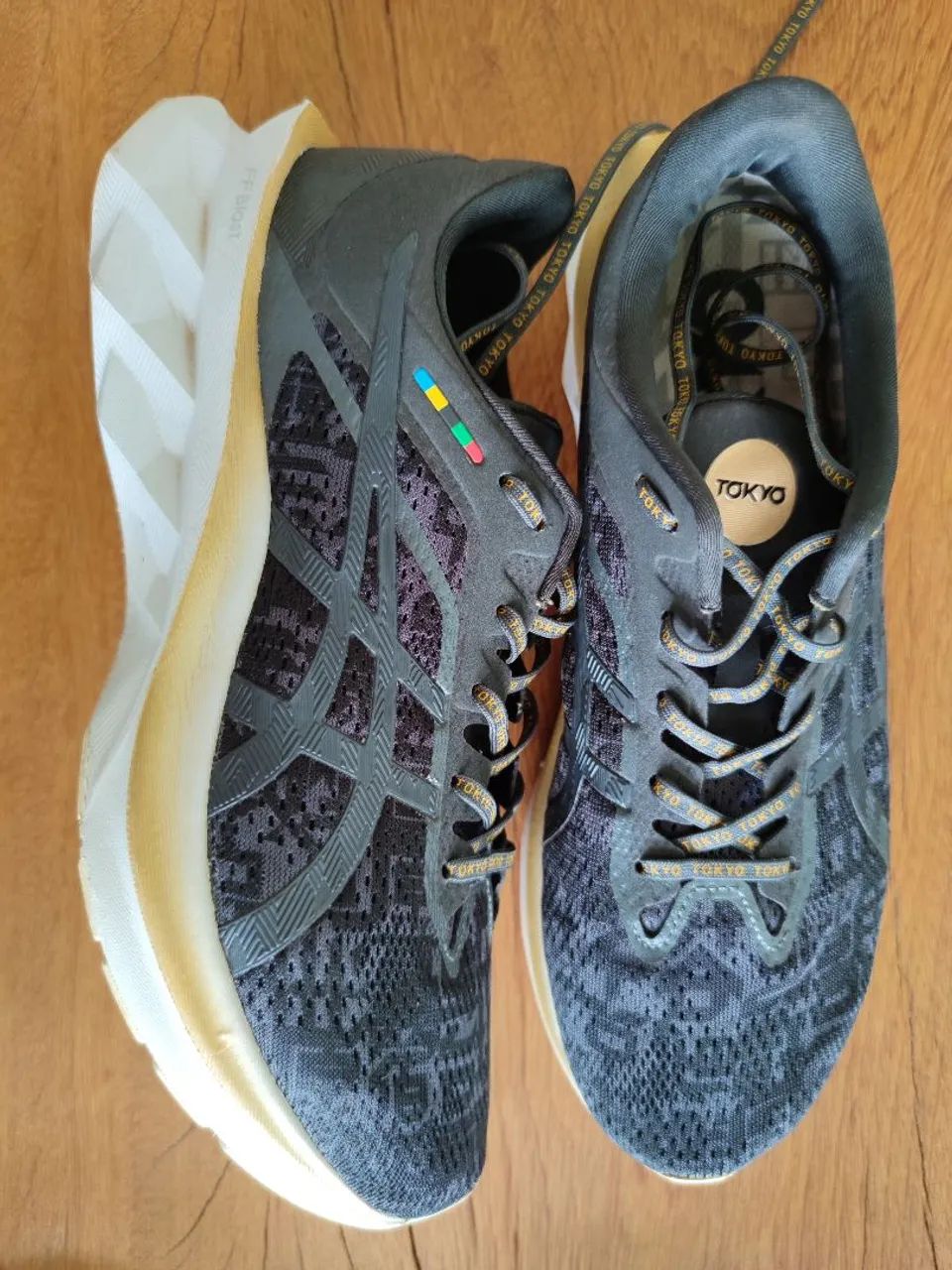 Tênis Asics Novablast 