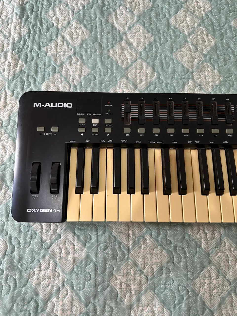 Teclado Controlador MIDI M-Audio Oxygen 49  - Foto 3