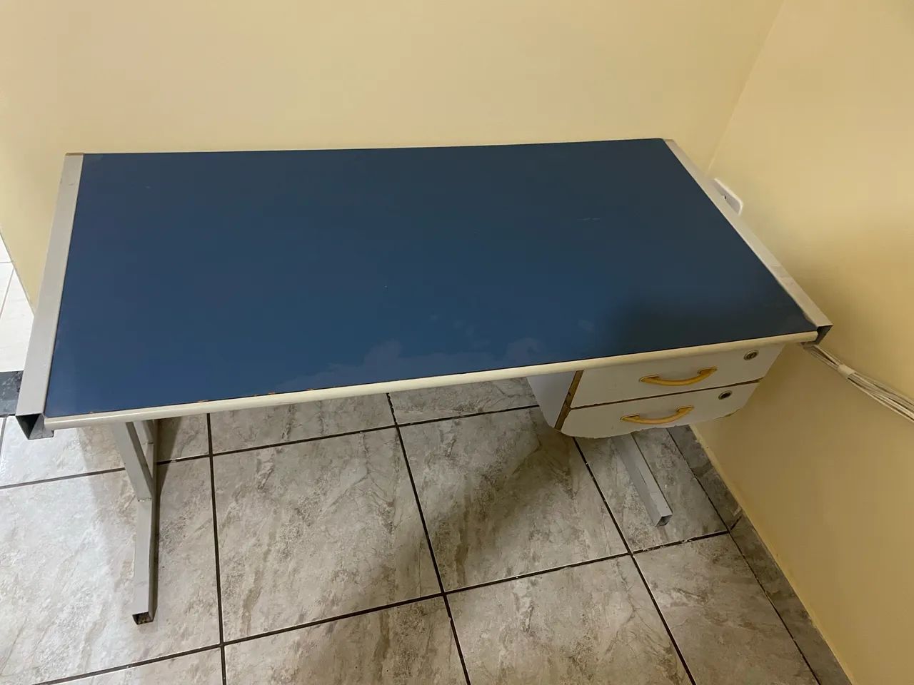 Mesa escritório com 2 gavetas  - Foto 2