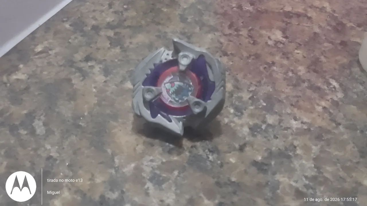 Beyblade com Arena e Lançador - Foto 4