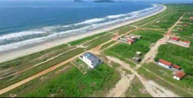 Terreno a 300mts praia.escriturado