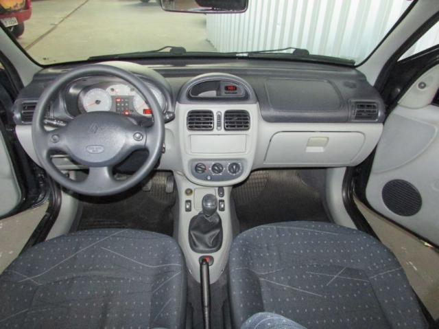 clio - Foto 2