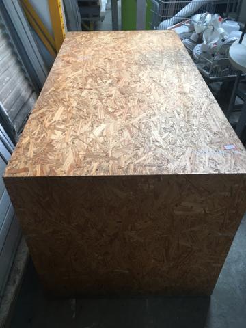 Mesa de madeira maciça!!!! Ótimo estado de conservação